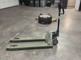a picture of a pallet sitting in a warehouse