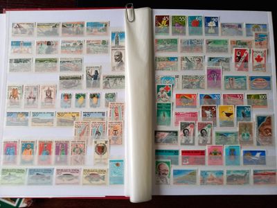 1 classeur 32 pages. Collection de SÉNÉGAL (De 1960 à 1980).