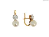une image d'une paire de boucles d'oreilles en perles et diamants