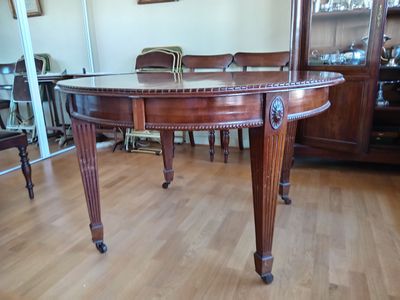 Angleterre, XIXème Table acajou, teintée