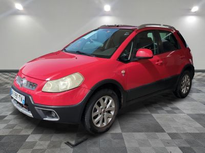 la voiture rouge est garée dans le garage sur le sol en damier