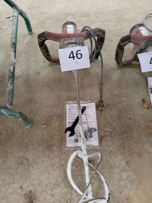 quatre types différents de chaises de jardin portant des numéros