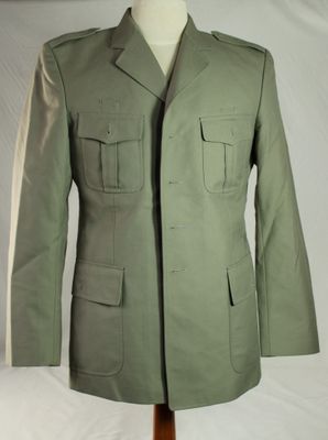 Armée Francaise: officiers, deux vestes kaki (Vestra 1990 et…