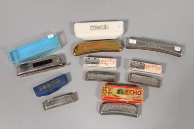 a lot of different types of razors on the table