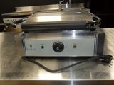 an image of a machine that is sitting on a table