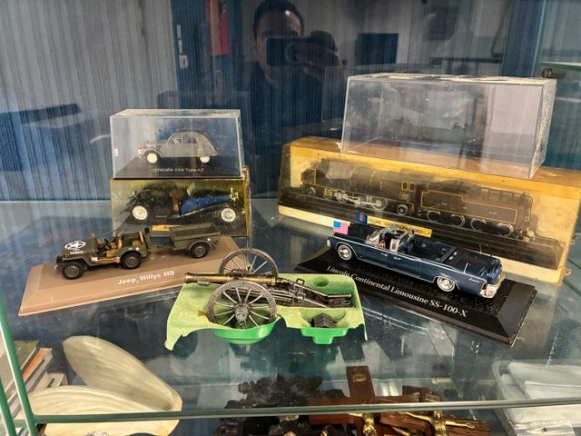 Voiture miniature - Citroën 2CV type AZ, jeep Willis MB, Bugatti ...