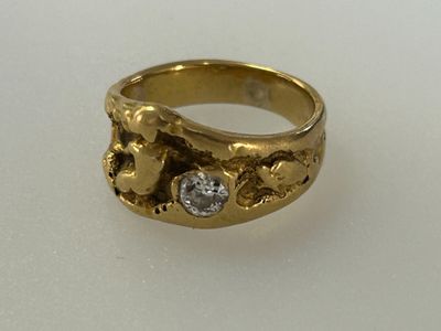 Bague en or 750 millièmes à décor d'une naïade et d'un dauphin, agréme - Photo 1