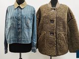 deux vestes posées sur un mannequin, devant un fond blanc