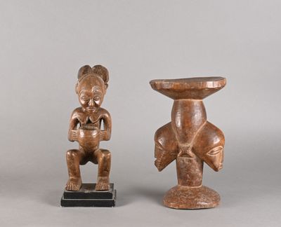 paire de figurines africaines sculptées dans le bois représentant une femme et un homme