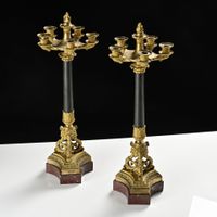 Paire de candélabres à six feux en bronze ciselé patiné et d… (photo 2)