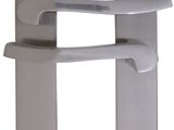une photo en gros plan d'une poignée de porte sur une porte blanche