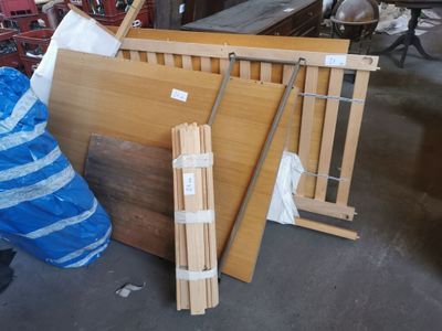 1 lit avec 1 sommier 1 matelas possiblement incomplet