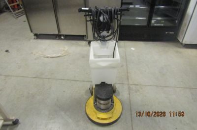a machine that is sitting on the floor in the kitchen