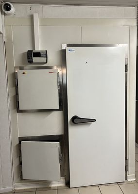 Chambre froide positive TELEWIG. 240 X 185 X 170 - Avec étagères 