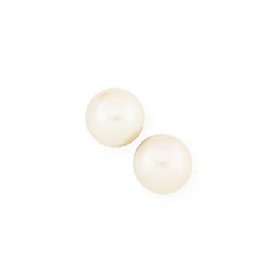 une paire de boucles d'oreilles en perles sur fond blanc