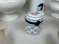 Lot comprenant diverses pièces en porcelaine et faïence blan… (photo 4)