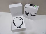une boîte contenant un casque audio