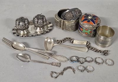 a lot of silver items that are on the table