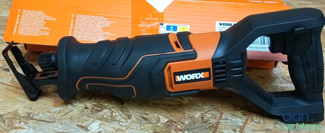 Scie sabre sans fil 20V WORX WX500.