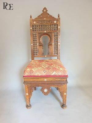 Chaise en bois naturel teinté et incrustations de nacre, à d… - Photo 1