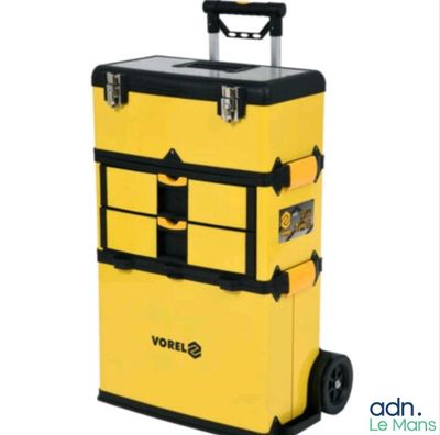 La valise jaune et noire est posée sur une surface blanche.