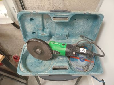 une machine verte qui se trouve dans une boîte bleue