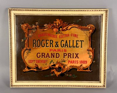 une vieille photo d'une enseigne sur laquelle on peut lire « Roger & Gallet Grand Prix »