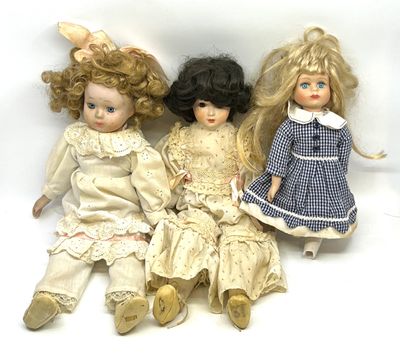 Ensemble de deux poupées à têtes et mains en biscuit, yeux f…