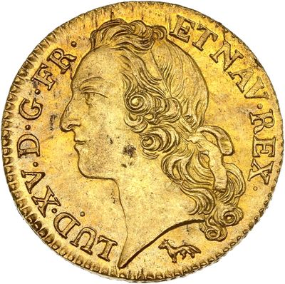 une pièce d'or représentant la tête d'une femme aux cheveux longs