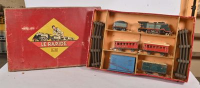 une boîte rouge contenant un circuit de train