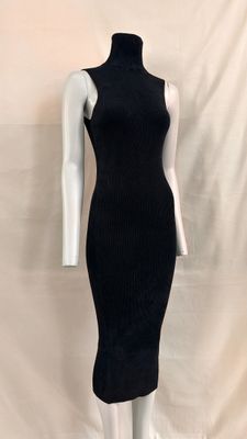 une robe noire sur un mannequin mannequin mannequin mannequin mannequin mannequin mannequin mannequin mannequin mannequin