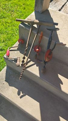 Lot d'outils à main LOT A RETIRER SUR RENDEZ-VOUS SUR LA COM…