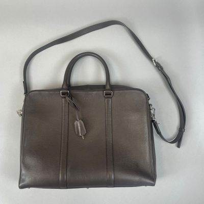 TOD'S. Sac porte-documents en cuir brun chocolat, trois comp…