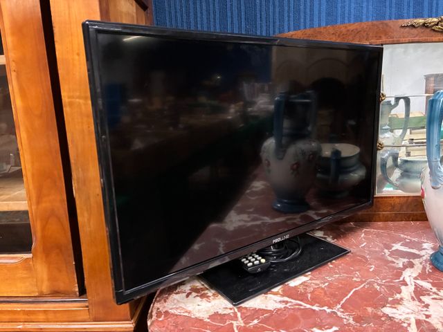 Proline, téléviseur écran plat, 70 cm. En l'état non testé
