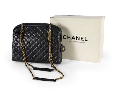 Sac à bandoulière Chanel en cuir matelassé noir