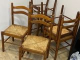 a lot of chairs that are sitting in a room
