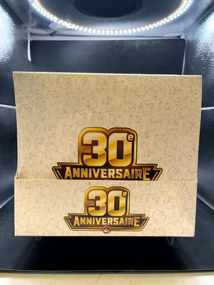 une carte sur laquelle est inscrit « 30e anniversaire »