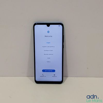 l'arrière d'un smartphone avec l'écran d'accueil affiché à l'écran