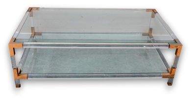 une table basse en verre et laiton avec un plateau en verre transparent