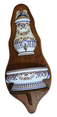 CARBONNELLE, XXème - FONTAINE murale en faïence à décor "Vie…