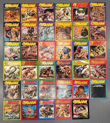 Les couvertures de nombreuses bandes dessinées sont alignées sur le mur.