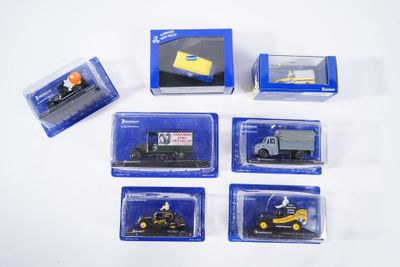 six modèles différents de camions miniatures dans le coffret