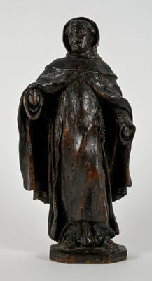 l'image d'une statue représentant une femme tenant un enfant dans ses bras