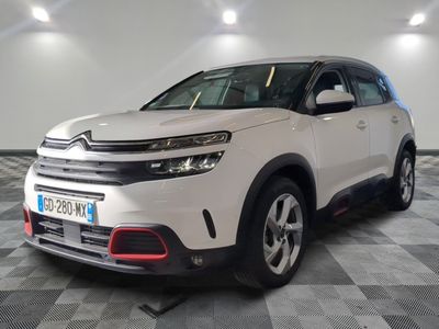 le nouveau suv de citrole est garé dans une salle d'exposition