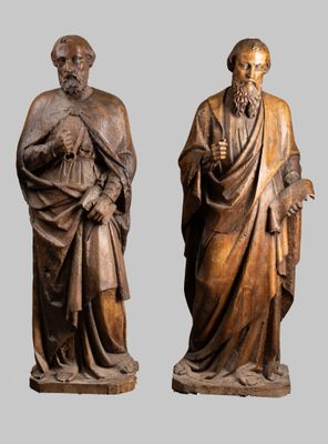 two statues of a man and a woman standing next to each other