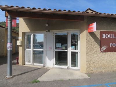 a building with a sign on it that says boulanger post office