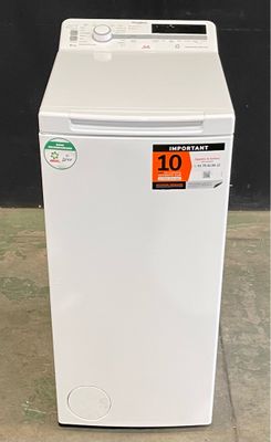 une photo d'une machine à laver blanche sur laquelle est apposée une étiquette de prix