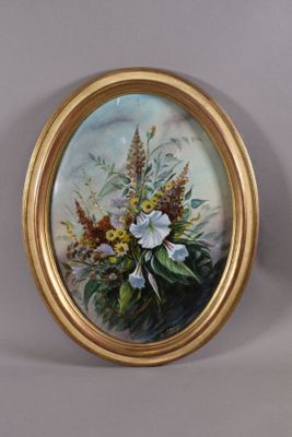 une photo d'un tableau de fleurs dans un cadre doré