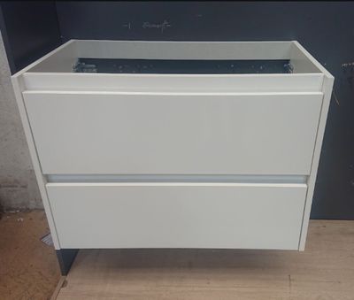 une armoire blanche munie de deux tiroirs