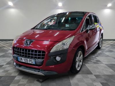 la photo d'une voiture rouge garée dans un garage